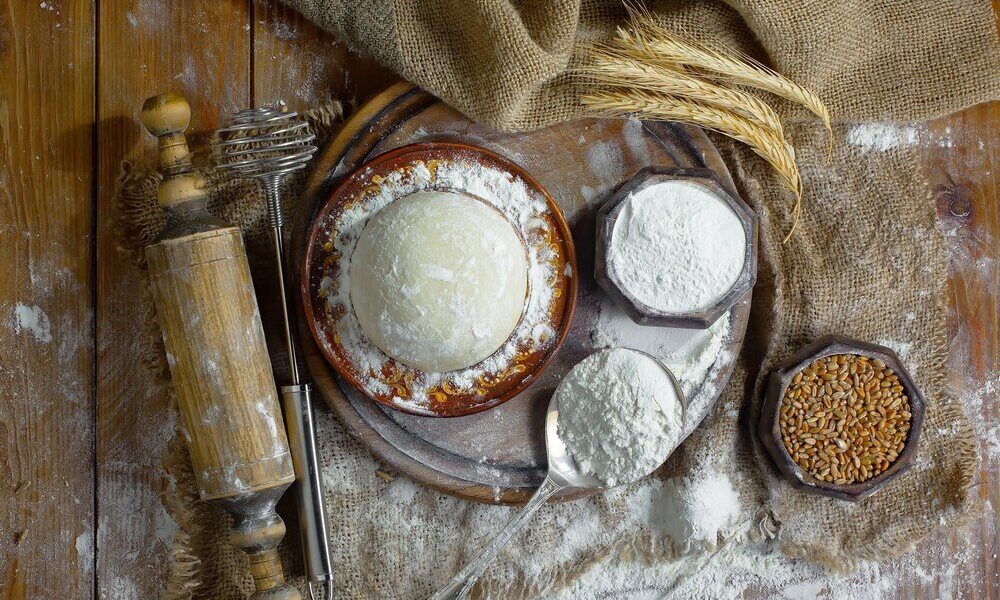 Czym zastąpić mąkę pszenną – praktyczne zamienniki w kuchni