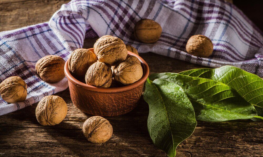 Jak zrobić nalewkę z orzecha włoskiego – proporcje i czas maceracji