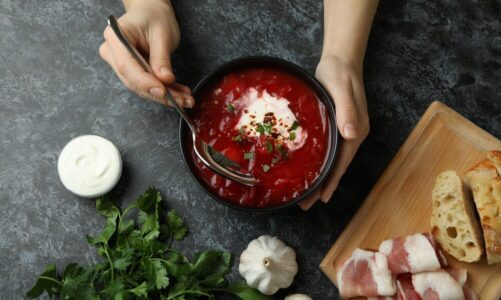 Przepis na barszcz wigilijny – klarowny i aromatyczny