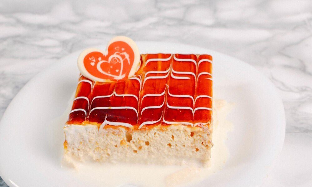 Ciasto ptasie mleczko z galaretką – lekki, piankowy deser domowy