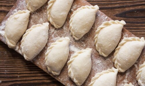 Czy można zamrozić ugotowane pierogi – praktyczne wskazówki przechowywania