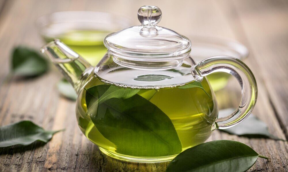 Jak parzyć zieloną herbatę – czas, temperatura, najczęstsze błędy