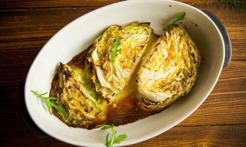 Kapusta włoska zasmażana – tradycyjny dodatek do obiadu