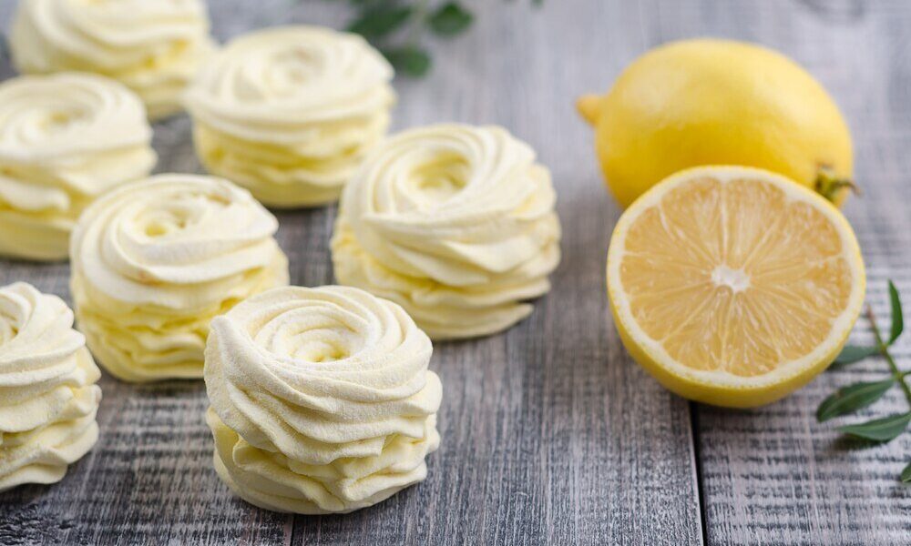 Włoski krem cytrynowy – delikatny deser o intensywnym smaku